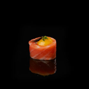 Gio salmone con uova di quaglia